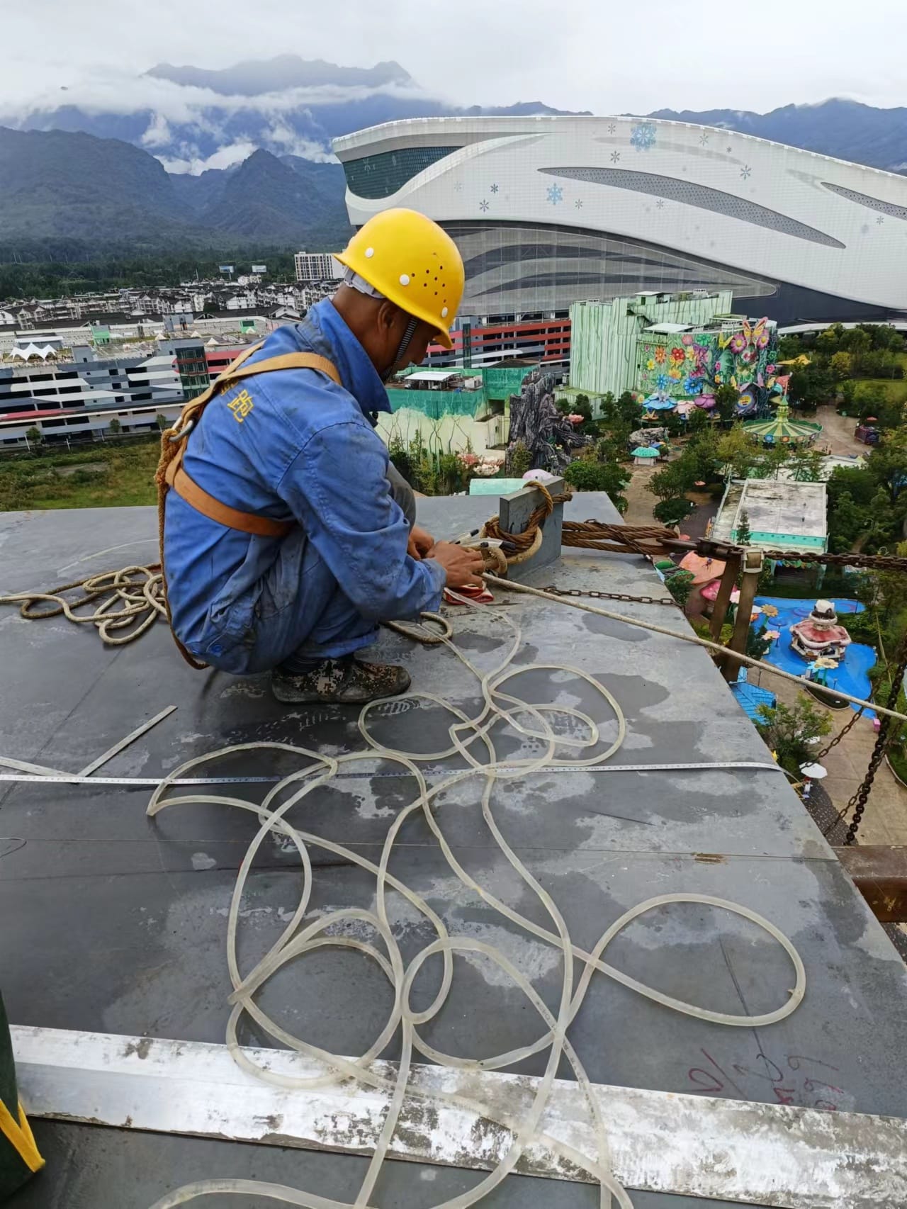 ZhipaoRides installation site 6 — professional amusement ride installation and commissioning on-site